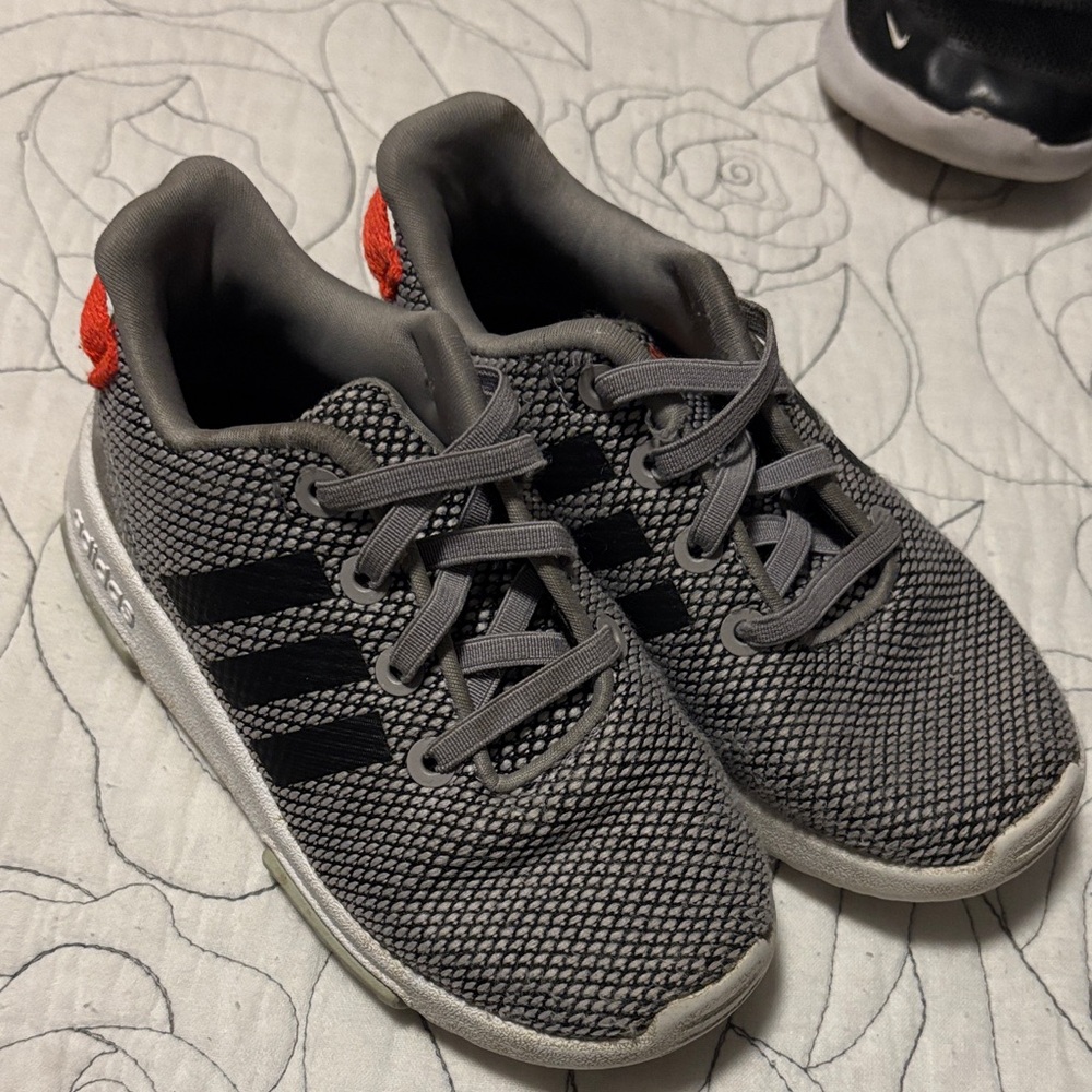 Adidas Kids Sneakers in Gray and Black with Red Detail size 8 toddler